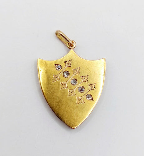 Pendentif Pendentif écusson antique or jaune finement ciselé et diamants 58 Facettes A05607