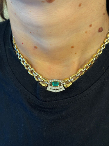 Collier Collier ras du cou en or jaune et blanc des années 1980 avec émeraude et diamants 58 Facettes