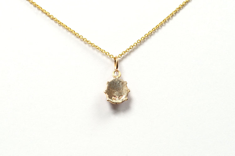 Pendentif Pendentif années 70 or jaune serti d'émail 58 Facettes 21640