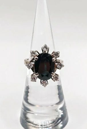 Bague 50.5 Bague Marguerite or gris ornée d'un saphir et de diamants 58 Facettes