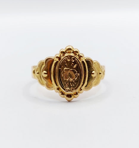 Victorian ring Signet ring with engraved flower in 18k rose gold 