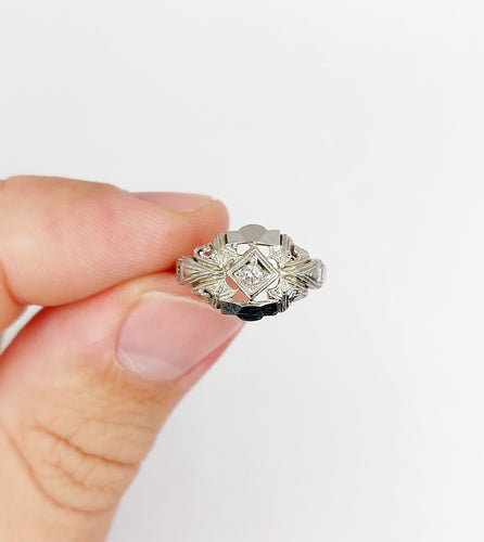 Bague Art Déco or blanc, diamant et monture géométrique 58 Facettes A05884