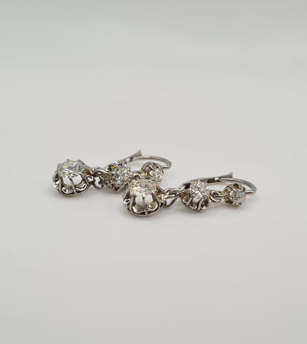 White gold sleepers set with diamonds