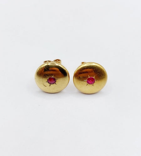 Boucles d'oreilles Puces d'oreilles art déco or rose, rubis sertis étoilés (circa 1940) 58 Facettes A05696