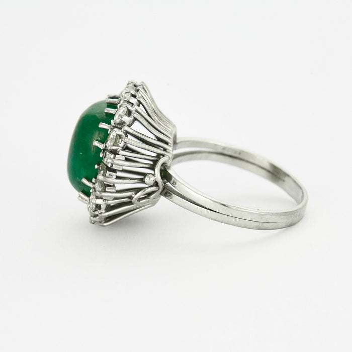 Witgouden cabochon diamanten ring met smaragd