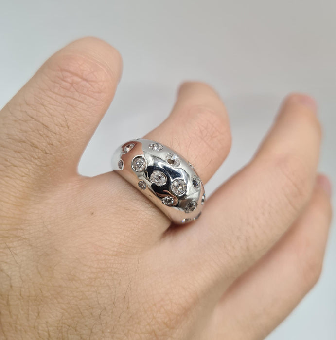 White gold ring set with old-cut diamonds