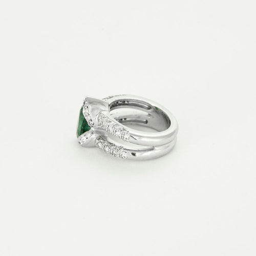 Bague 47 Bague Esmeralda en or blanc, diamants et émeraude 58 Facettes LP1161