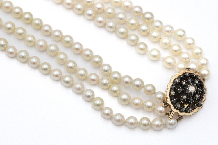 Collier Collier de perles à trois rangs avec fermoir en or et rosaces de diamants, vers 1900 58 Facettes 11576