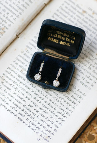 Boucles d'oreilles Dormeuses Pendantes, Diamants Coussin 1,10 Ct 58 Facettes