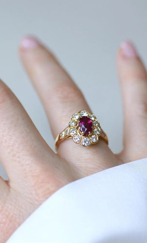 Bague 59 Bague Marguerite Ovale Rubis et Diamants 58 Facettes