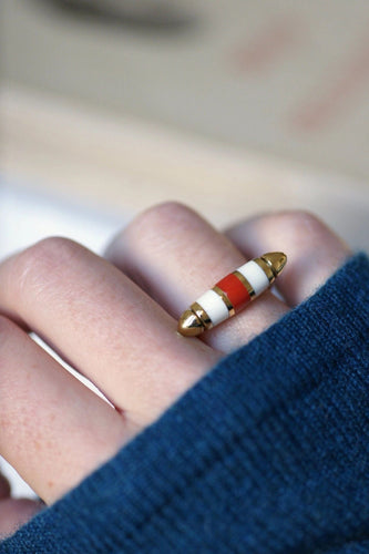 Bague fuseau moderniste or, corne, et corail 58 Facettes