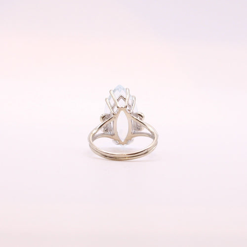 Bague 56 Bague Marquise Aigue-Marine et diamants sur or blanc 58 Facettes