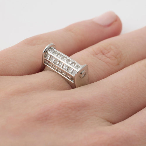 Anel de ouro branco e diamante