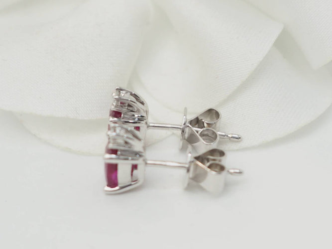 Boucles d'oreilles Puces d'oreilles en or blanc, rubis 2.20cts et diamants 58 Facettes 33180