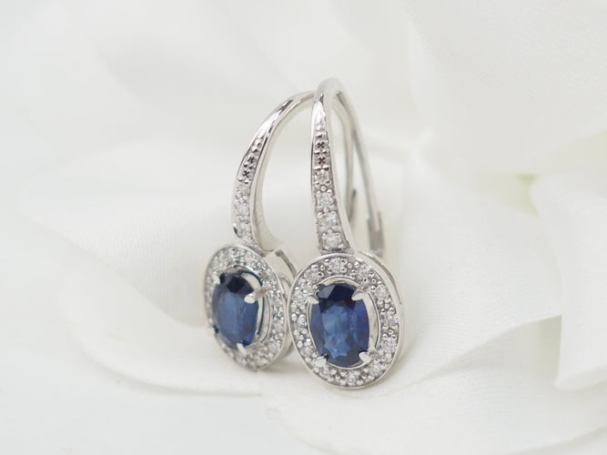 Boucles d'oreilles Boucles d'oreilles dormeuses en or blanc, saphir et diamants 58 Facettes 7313