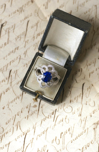 Bague 53.5 Bague Fleur or blanc, saphir de Ceylan 2.80 Cts, diamants 58 Facettes