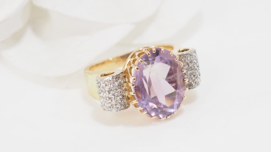 Bague 49 Bague noeud en or jaune, améthyste et diamants 58 Facettes 32678