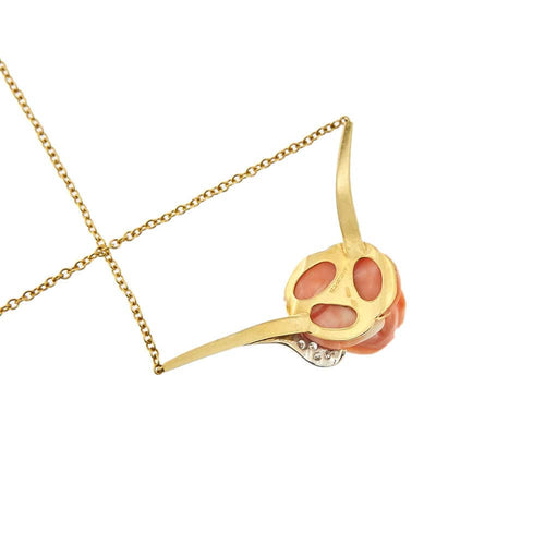 Collier Collier avec rose corail et diamants 58 Facettes 28810