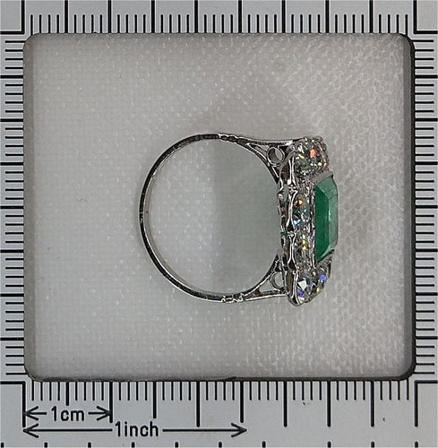 Bague 52 Grâce géométrique : une bague Art déco vintage avec émeraude et diamants 58 Facettes 24110-0131