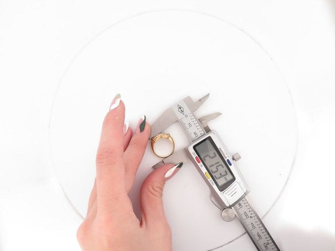 Bague 52 bague bandeau en or jaune et 16 diamants brillants 0.4ct 58 Facettes 258751