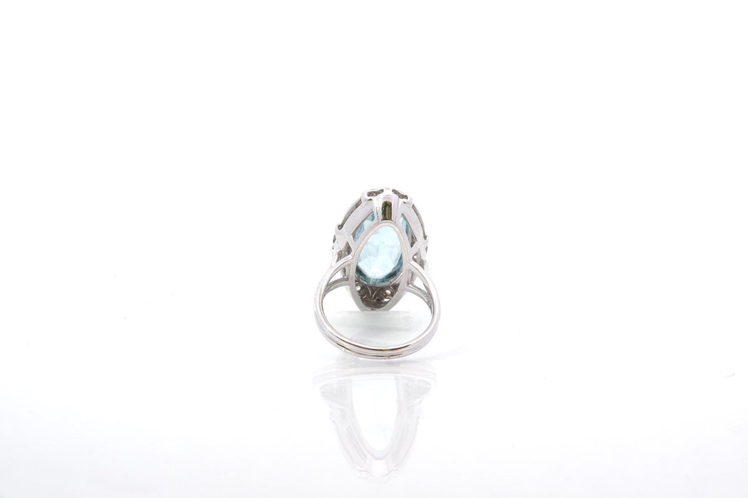 Vintage aquamarine and diamond ring in 18k gold