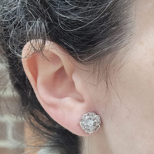 Boucles d'oreilles Boucles d’oreilles fleur en or blanc 18k et diamants 58 Facettes PE413