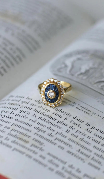 Oval Style Ring Art Deco yellow gold diamonds sapphires