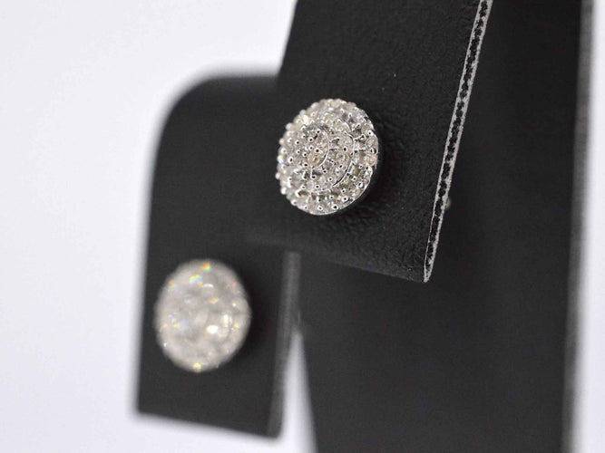 Boucles d'oreilles Boucles d'oreilles entourage en or blanc avec diamants 58 Facettes 2025