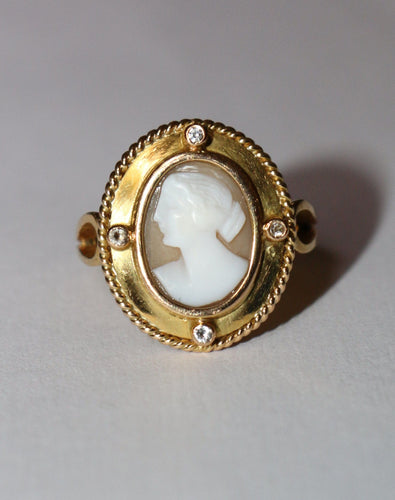 Bague 55 Bague ancienne camée coquille sur or jaune 58 Facettes 590