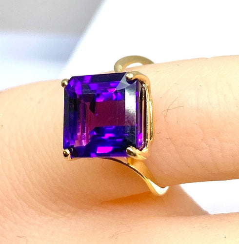 Bague 47 Bague en or jaune et améthyste 58 Facettes AB616