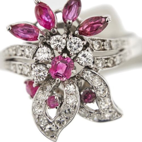 Bague Bague avec rubis et diamants 58 Facettes 35243