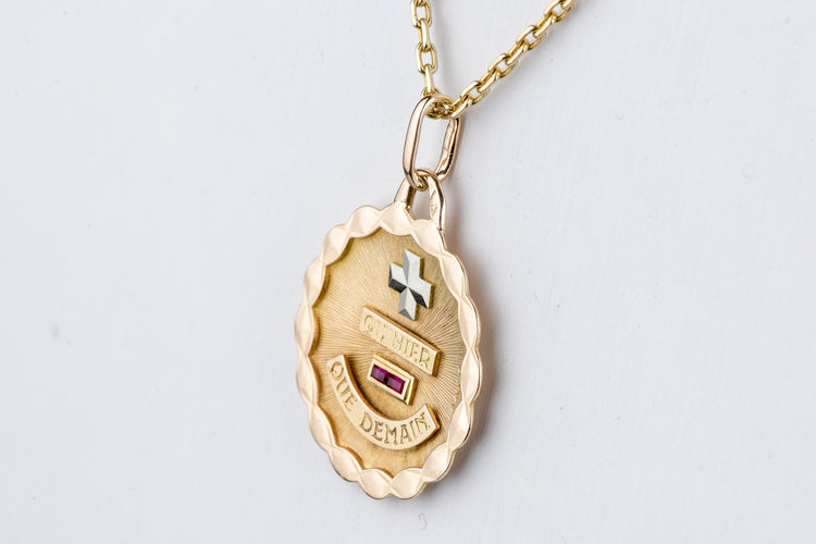 Collier Collier Pendentif Augis 18 carats Or jaune  + qu'hier - que demain  0.06ct Rubis 58 Facettes CLAUGIS-107