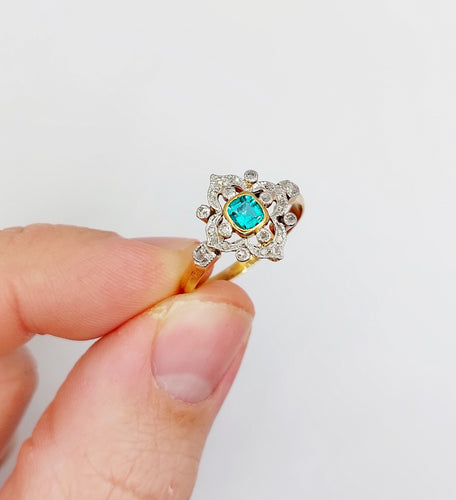 Bague 59.5 Epner - Bague marquise en or 18k et platine, pierre verte et diamants 58 Facettes A06589