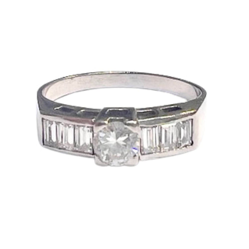 Bague 53.5 Bague contemporaine moderne en or avec diamants 58 Facettes Q51B