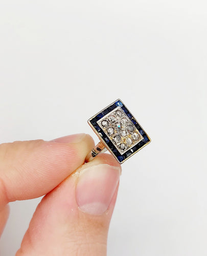 Pierścionek marquise art déco z białego złota 18k z diamentami i szafirami kalibrowanymi (około 1920) 