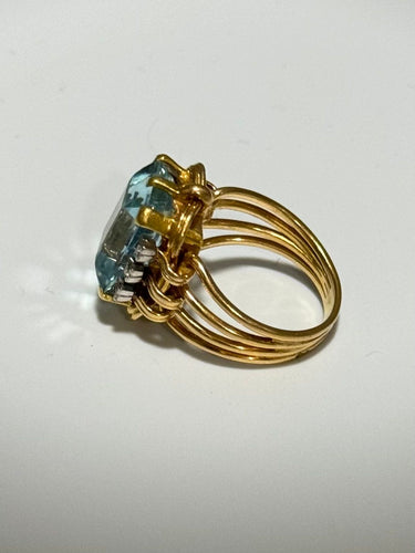 Antyczny żółty złoty pierścionek z akwamarynem