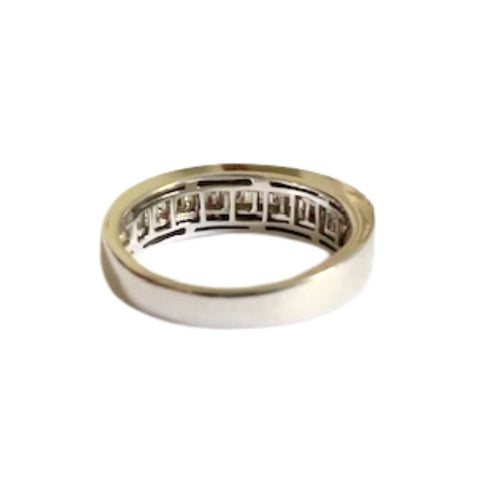 Bague 48 Bague de style contemporain en or blanc et diamants 58 Facettes Q329B