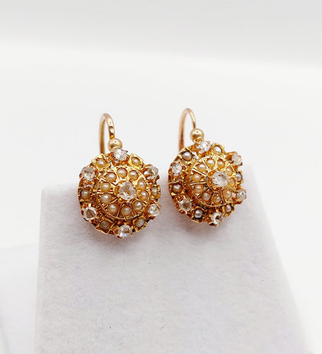 Boucles d'oreilles Dormeuses marguerite antique or rose 18k diamants et perles (circa 1900) 58 Facettes A06102