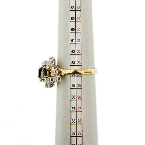 Ring van twee goudsoorten met saffieren en diamanten 