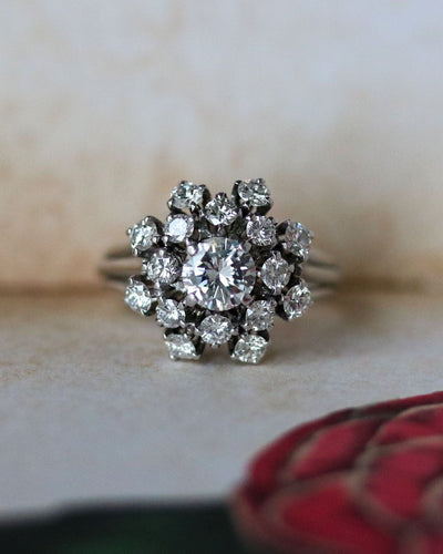 Bague 51 Bague Dôme Marguerite 1950 Diamants Or Blanc 58 Facettes A11664