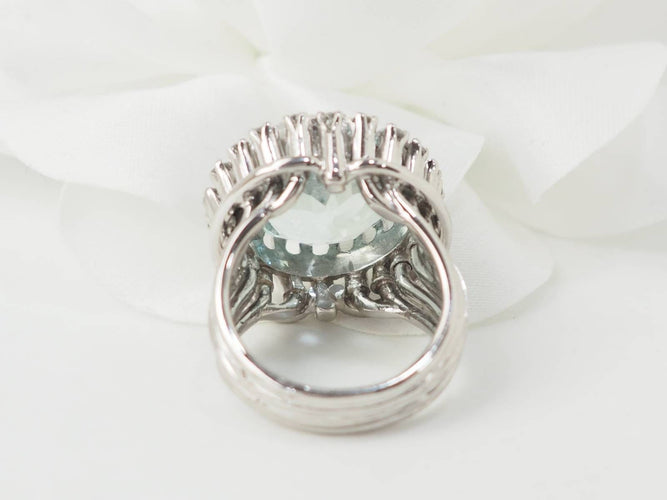 Bague 51.5 Bague importante en or blanc, platine, aigue marine et diamants 58 Facettes 33210