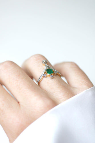 Bague 54 Bague Duchesse or jaune, platine, émeraude et diamants 58 Facettes