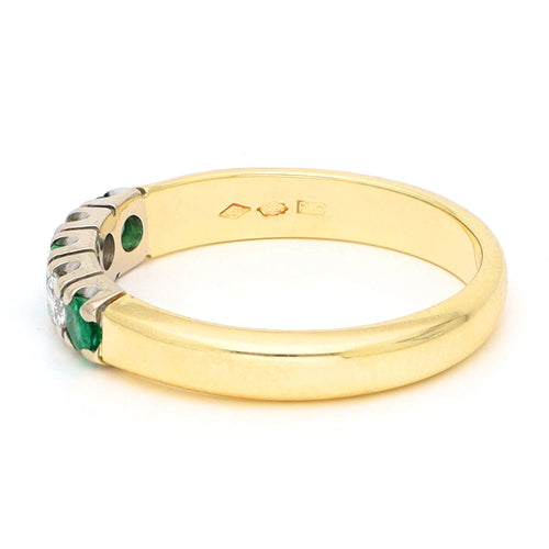 Bague 52.5 Bague ligne diamants et émeraudes en or jaune et blanc 14k 58 Facettes 78A836AE470A492DA0A6D54A4C88D17D