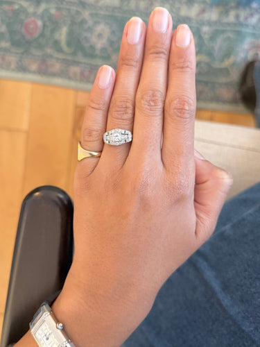 Bague 53.5 Bague jarretière Art déco en platine et or blanc 18 carats et diamants 58 Facettes