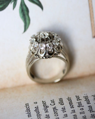 Bague 59 Bague cocktail Marguerite 1950 Or blanc et Diamants 58 Facettes C2091