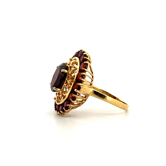 Yellow gold and garnet Cocktail ring