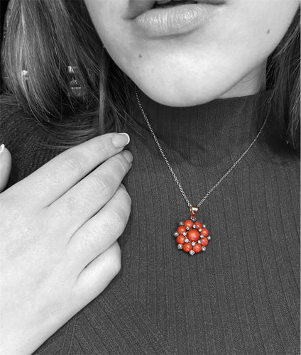 Ciondolo Stellato Corallo e Diamanti 58 Facettes