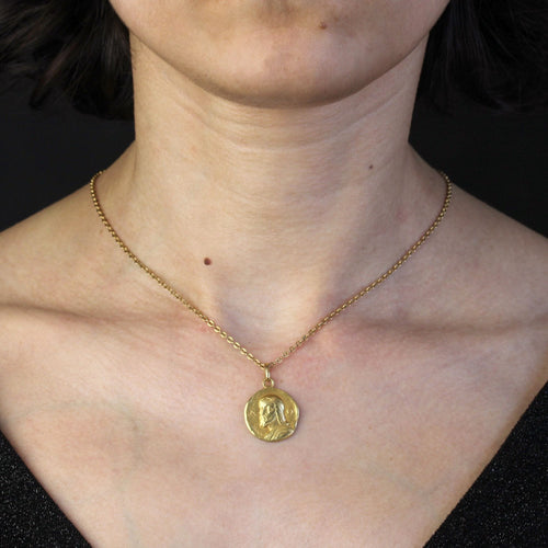 Pendentif Médaille de baptême or jaune Christ Catacombes signée Becker 58 Facettes CVP191