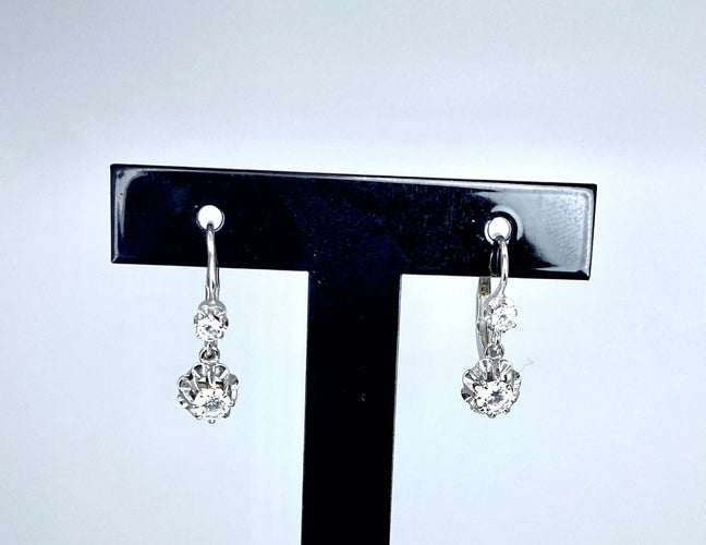 Boucles d'oreilles Boucles d’oreilles dormeuses en or blanc en pierres blanches 58 Facettes AB320