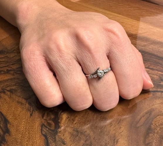 Bague 53.5 Bague en or blanc et diamants 58 Facettes